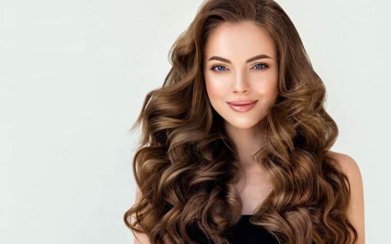 Discover the best haircuts for curly hair in our guide.
